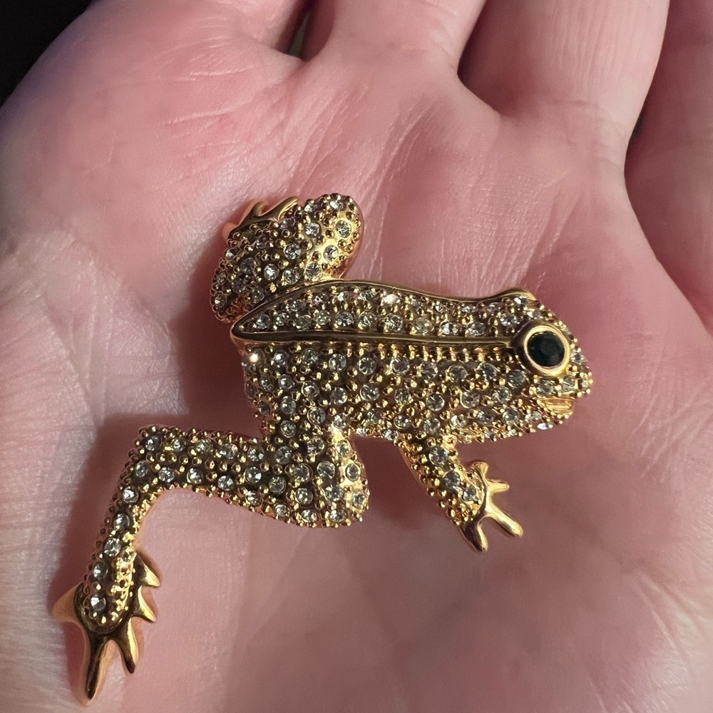 JBK Signed Gold Rhinestone Frog Brooch - Picture 2 of 3